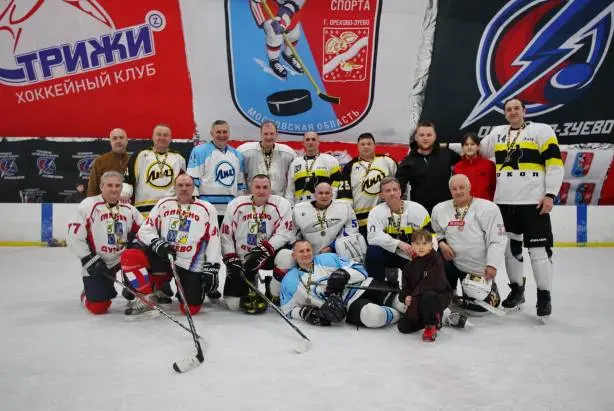 Турнир по хоккею с шайбой среди ветеранов 45+